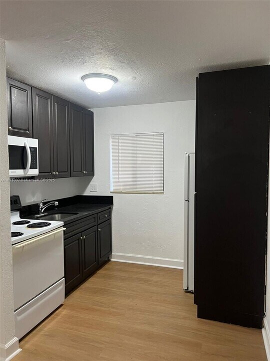 180 NE 71st St in Miami, FL - Building Photo