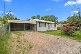 303 Davis St in Blue Ridge, TX - Building Photo