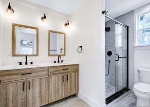 415 S Olive St in San Antonio, TX - Foto de edificio - Building Photo