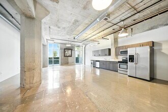 825 East 4th St in Los Angeles, CA - Building Photo - Building Photo