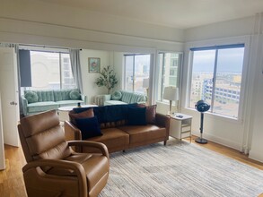 360 W Ocean Blvd, Unit 907 in Long Beach, CA - Building Photo - Building Photo