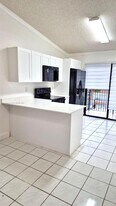 7762 W 29th Way in Hialeah, FL - Building Photo
