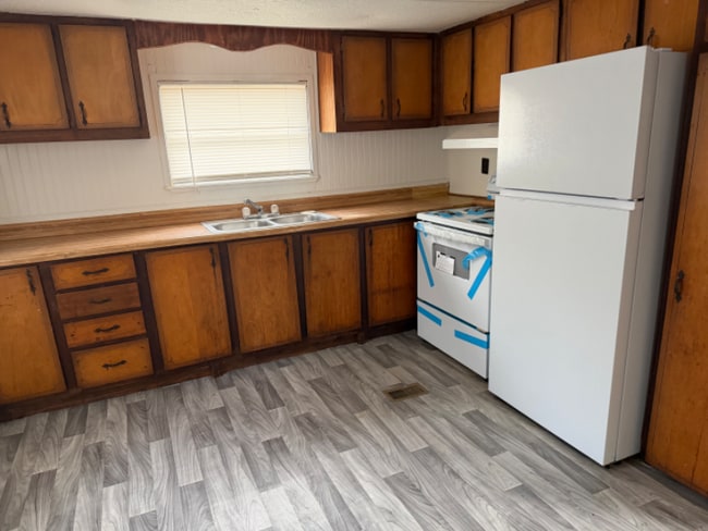 property at 22127 US-441