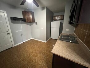 8559 S Bennett Ave in Chicago, IL - Building Photo - Building Photo