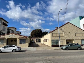 Neptune Apartments in Santa Cruz, CA - Building Photo - Building Photo