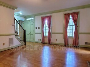 2302 Mountainbrook Dr in Richmond, VA - Foto de edificio - Building Photo