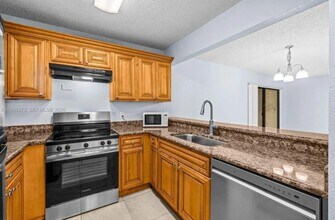 1495 Lake Crystal Dr, Unit H in West Palm Beach, FL - Building Photo - Building Photo