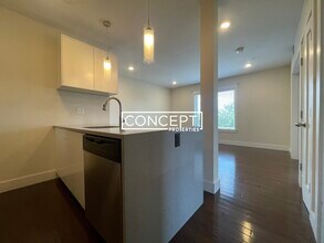 659 Massachusetts Ave, Unit 7 in Boston, MA - Foto de edificio - Building Photo