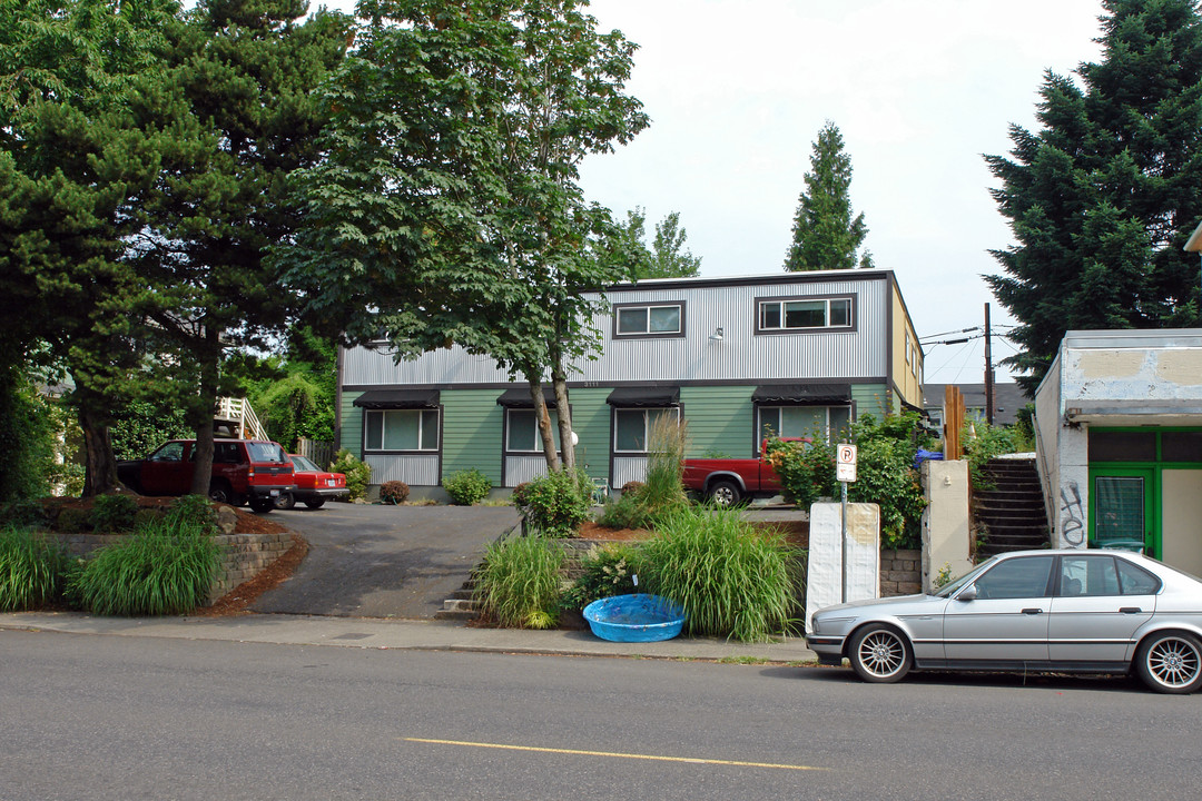 3111 SE Belmont St in Portland, OR - Foto de edificio