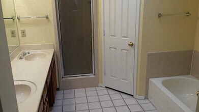 1005 Packard Dr in Arlington, TX - Building Photo - Building Photo