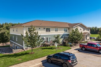 14th Street Apartments in Cloquet, MN - Foto de edificio - Building Photo