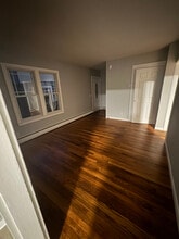 9 Nicholas Square in New Milford, CT - Building Photo - Building Photo
