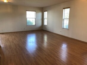 1350 Orleans Dr in Mundelein, IL - Building Photo - Building Photo