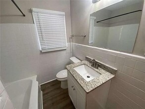 2490 Brentwood Rd in Decatur, GA - Foto de edificio - Building Photo