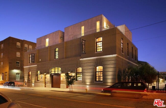 property at 940 E 2nd St