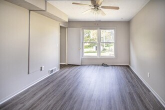 1220 Hillcrest Dr in Bellevue, NE - Building Photo - Building Photo