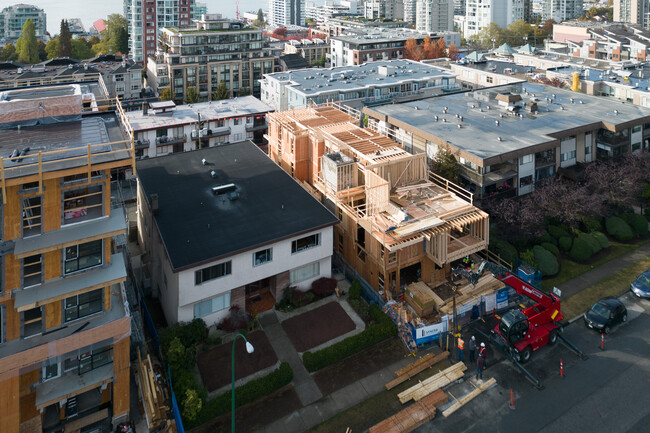 145 4th St E in North Vancouver, BC - Building Photo - Building Photo