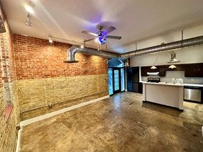 710 S Medina St in San Antonio, TX - Building Photo - Building Photo