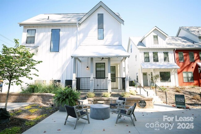 2925 Commonwealth Ave in Charlotte, NC - Building Photo - Building Photo