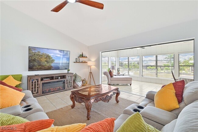 7769 Grande Pine Rd in Bokeelia, FL - Foto de edificio - Building Photo