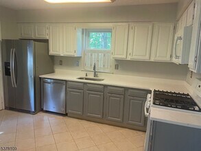 17 Cameo Ct in Franklin Township, NJ - Building Photo - Building Photo