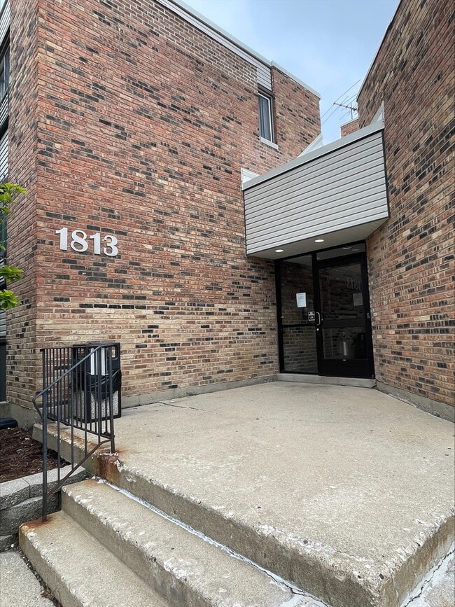 property at 1813 Hemlock Pl