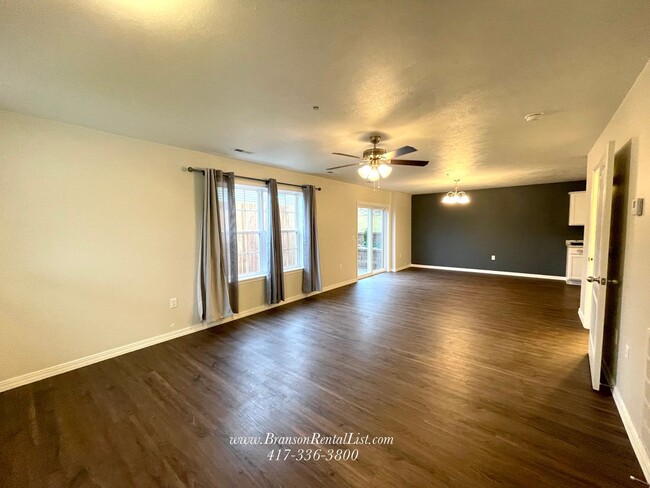 108 Sunrise Cv in Branson, MO - Foto de edificio - Building Photo