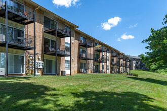 Bay Hills Apartments in Arnold, MD - Building Photo - Building Photo