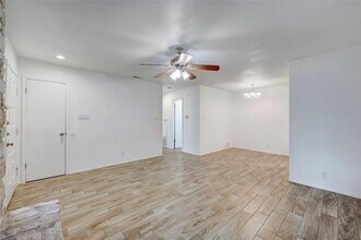 703 Country Aire Dr in Round Rock, TX - Building Photo - Building Photo