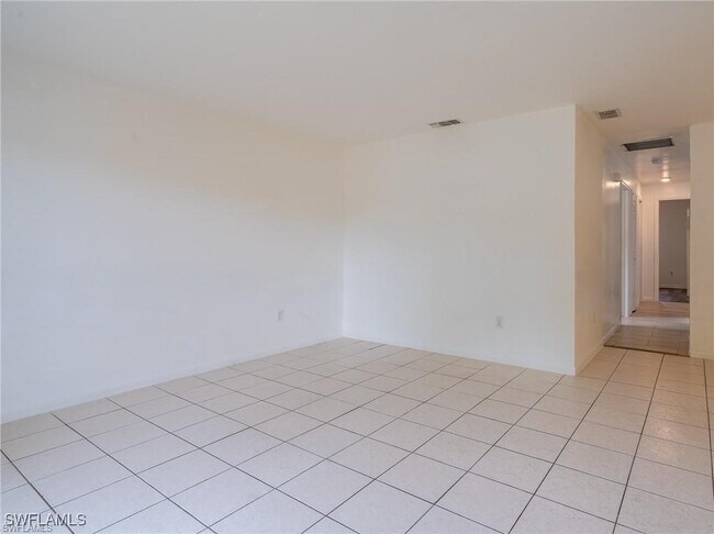 1228 SE 24th Ave in Cape Coral, FL - Building Photo - Building Photo