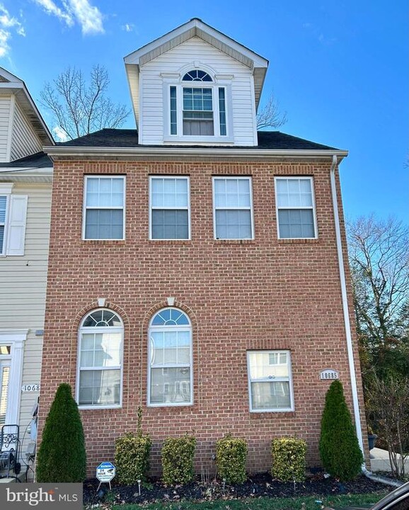 10685 Jacksonhole Pl in White Plains, MD - Foto de edificio