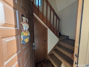 17 Little Oak Ln in Rocky Hill, CT - Building Photo - Building Photo