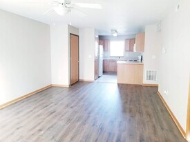 70 Cherry Ct, Unit 3 in North Liberty, IA - Building Photo