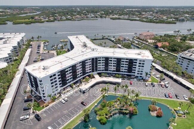 5855 Midnight Pass Rd in Siesta Key, FL - Building Photo - Building Photo
