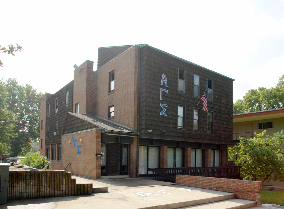 1918 Indianola Ave in Columbus, OH - Building Photo