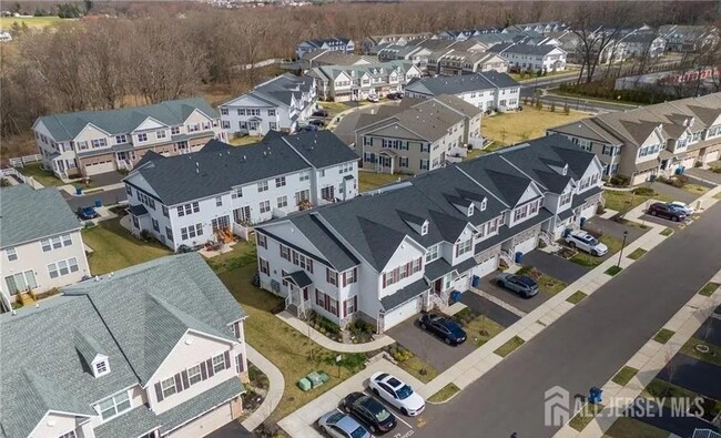25 Larkspur Ln in Monroe, NJ - Building Photo - Building Photo