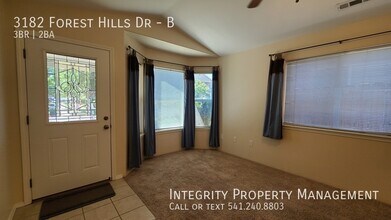 3182 Forest Hills Dr in Medford, OR - Building Photo - Building Photo