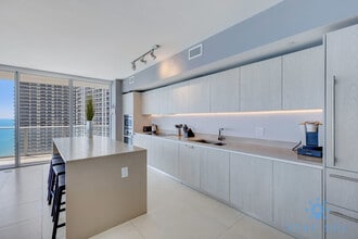 4111 S Ocean Dr in Hollywood, FL - Building Photo - Building Photo