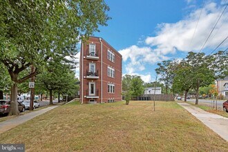 4613 Minnesota Ave NE in Washington, DC - Building Photo - Building Photo