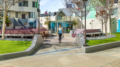 SoMa Square in San Francisco, CA - Foto de edificio - Building Photo