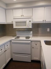 718 Executive Center Dr in West Palm Beach, FL - Building Photo - Building Photo