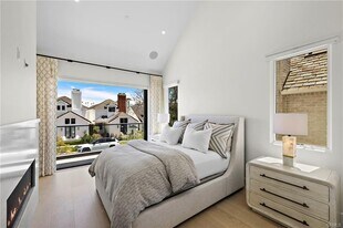 509 Carnation Ave in Newport Beach, CA - Building Photo