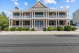 1043 Barnegat Ln in Mantoloking, NJ - Building Photo