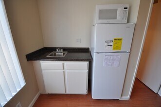 15049 Burbank Blvd, Unit 109 in Los Angeles, CA - Building Photo - Building Photo