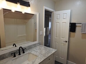 5917 Streamview Dr, Unit Apt 2 in San Diego, CA - Foto de edificio - Building Photo