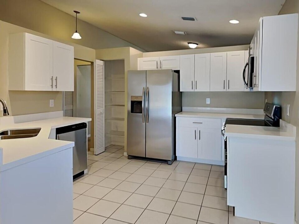 3400 NW 78th Ave in Margate, FL - Building Photo
