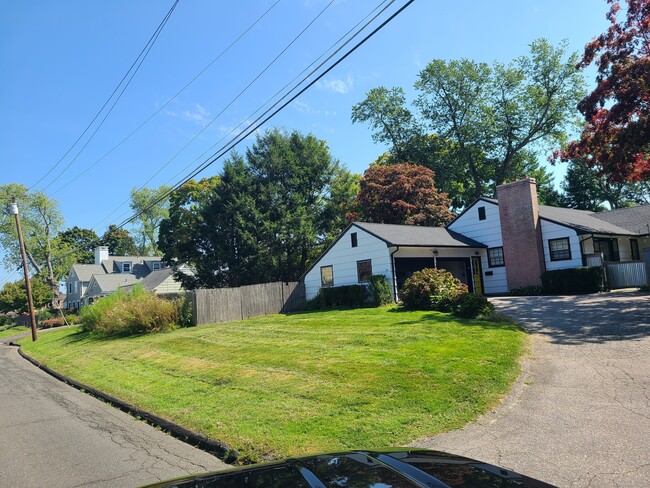 45 Garfield Ave in Danbury, CT - Building Photo - Building Photo