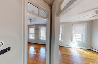 564 Green St, Unit 1 in Cambridge, MA - Foto de edificio - Building Photo