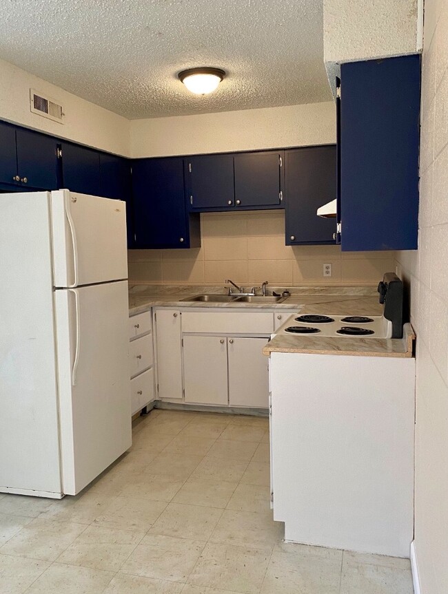 3322 S Westwood Blvd in Poplar Bluff, MO - Building Photo - Building Photo