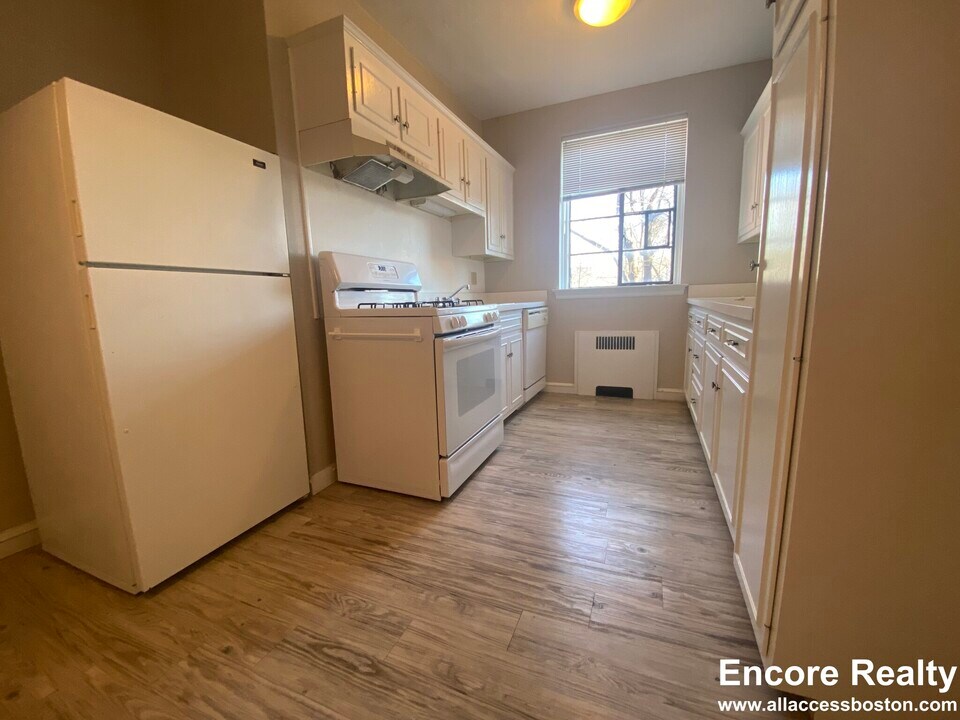 93 Longwood Ave in Brookline, MA - Building Photo